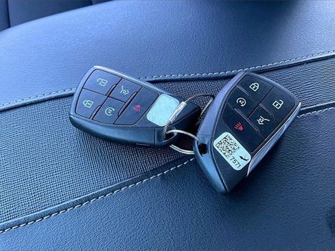 Used 2025 Buick Enclave Preferred image 35