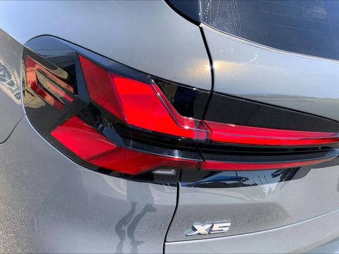 Used 2025 BMW X5 M60i AWD/4WD image 29