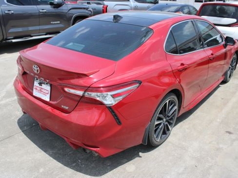 Used 2019 Toyota Camry XSE FWD image 9