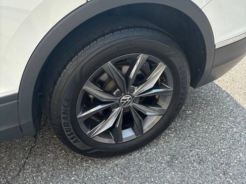 Used 2022 Volkswagen Tiguan SE AWD/4WD image 11