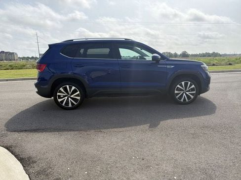Used 2023 Volkswagen Taos SE FWD image 6