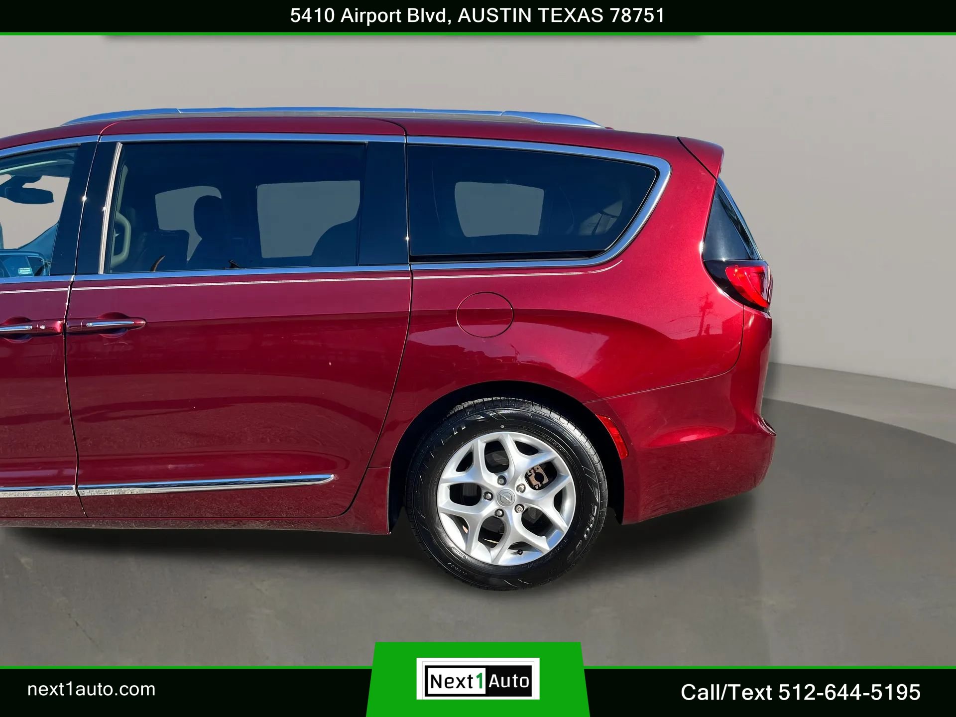 Used 2018 Chrysler Pacifica Touring-L Plus w/ Tire & Wheel Group FWD image 13