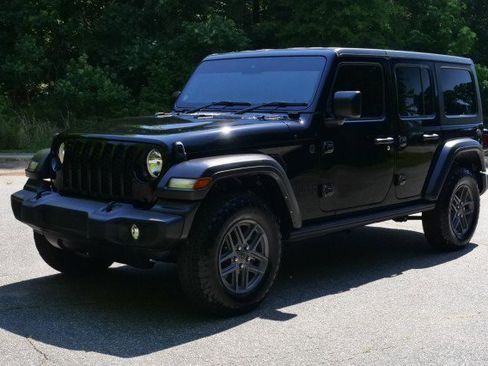 Used 2024 Jeep Wrangler Unlimited Sport w/ Convenience Group AWD/4WD image 6