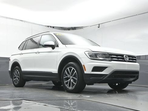 Used 2020 Volkswagen Tiguan SE FWD image 35