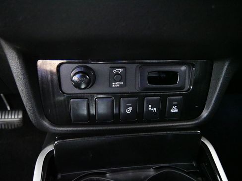 Used 2018 Mitsubishi Outlander GT AWD/4WD image 29