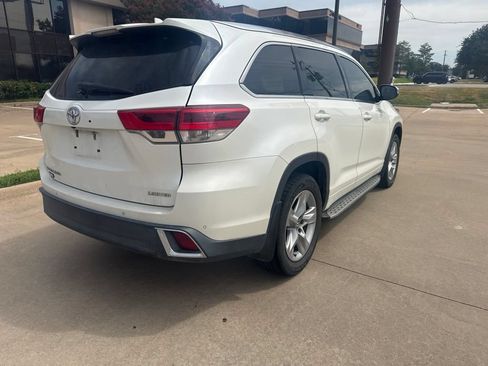 Used 2017 Toyota Highlander Limited FWD image 11