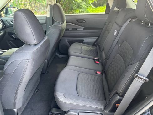 Used 2025 Nissan Pathfinder SV AWD/4WD image 28