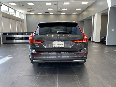 Used 2025 Volvo V60 B5 Cross Country Plus image 16