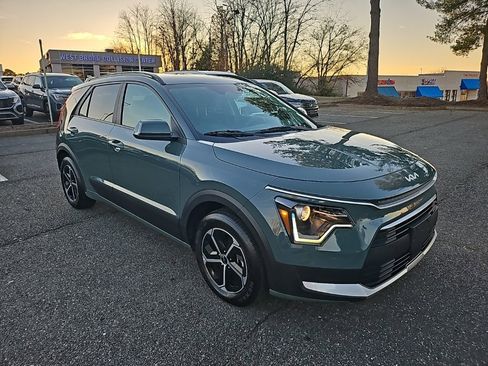 Used 2025 Kia Niro EX image 4
