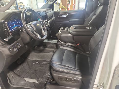 Used 2022 Chevrolet Silverado 1500 LT image 12