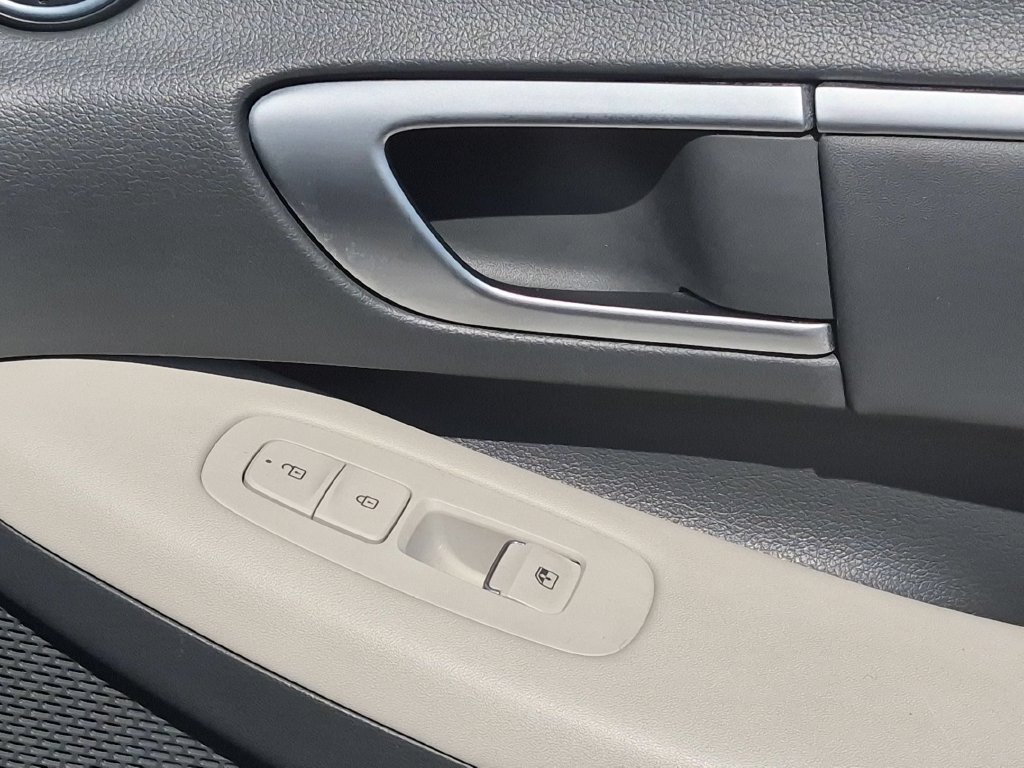 Used 2025 Hyundai Sonata SEL FWD image 33
