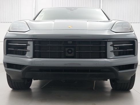 Certified 2026 Porsche Cayenne AWD/4WD image 10