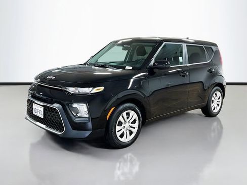 Certified 2022 Kia Soul LX image 3