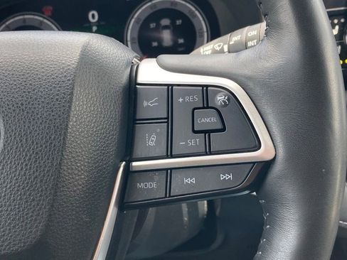 Used 2024 Toyota Highlander Limited AWD/4WD image 18