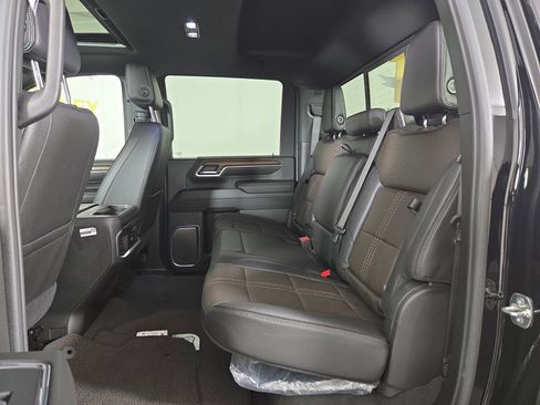 Used 2025 Chevrolet Silverado 3500 High Country w/ Technology Package image 11