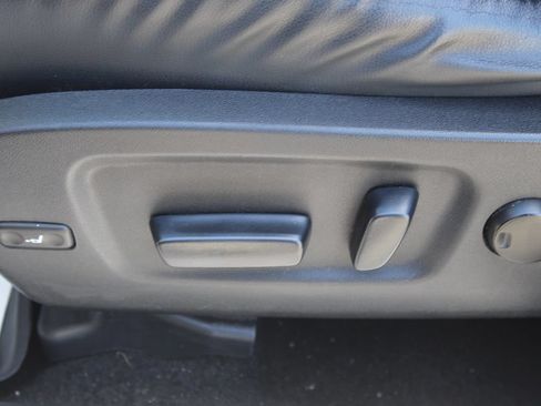 Used 2014 Toyota Highlander Limited FWD image 14