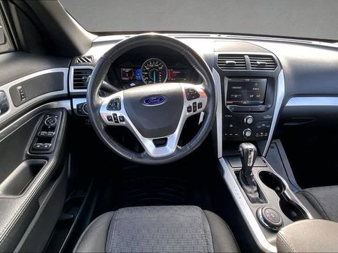 Used 2014 Ford Explorer XLT w/ Equipment Group 201A AWD/4WD image 2
