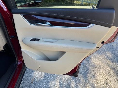 Used 2017 Cadillac XT5 Luxury w/ Driver Awareness Package image 43