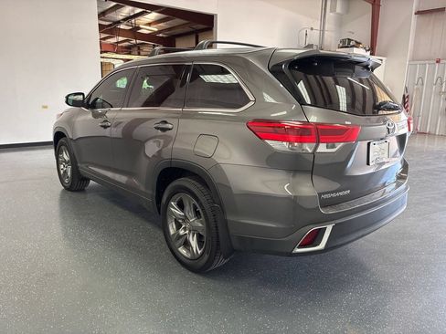 Used 2017 Toyota Highlander Limited Platinum AWD/4WD image 6