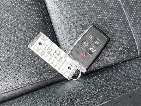 Used 2026 Jaguar F-PACE R-Dynamic S AWD/4WD image 9