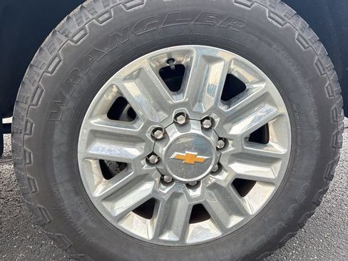 Used 2024 Chevrolet Silverado 3500 High Country w/ High Country Premium Package image 17