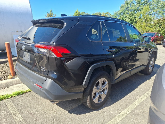 Used 2025 Toyota RAV4 XLE AWD/4WD image 4