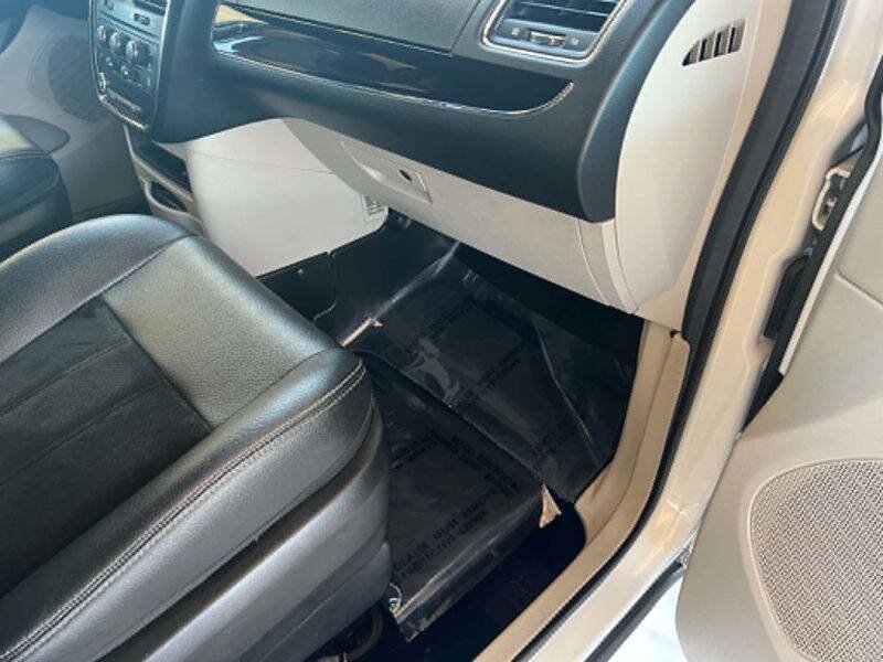 Used 2018 Dodge Grand Caravan SXT FWD image 28