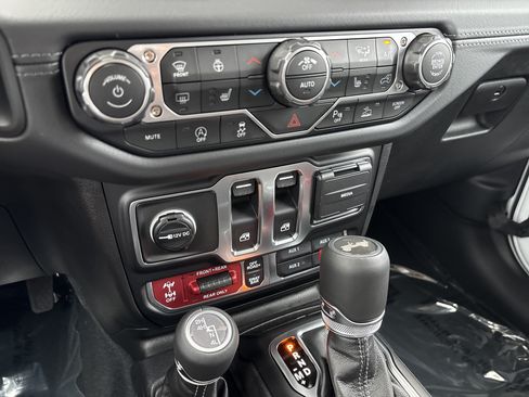 Used 2026 Jeep Wrangler Rubicon w/ Safety Group AWD/4WD image 30