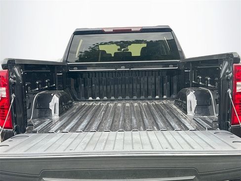 Used 2022 Chevrolet Silverado 1500 LT image 24