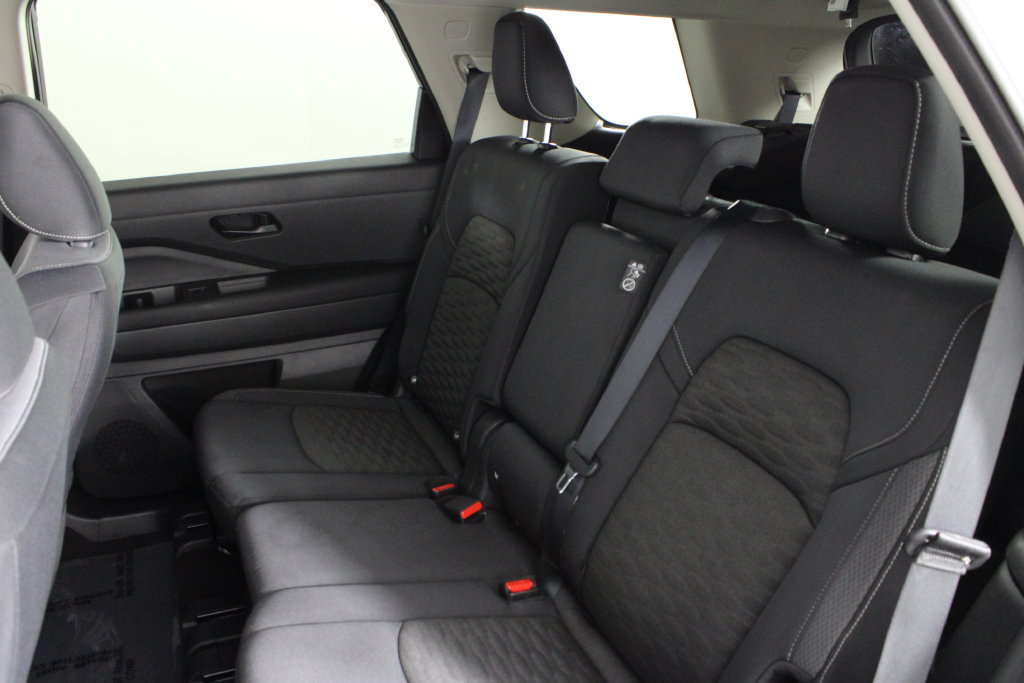 Certified 2024 Nissan Pathfinder SV FWD image 21