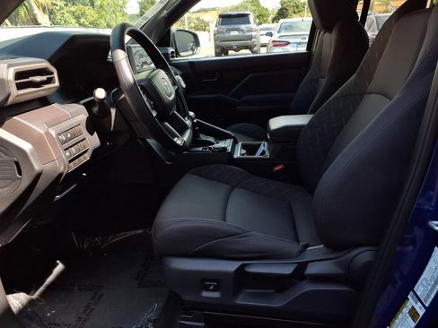 Certified 2025 Toyota Tacoma SR5 AWD/4WD image 16