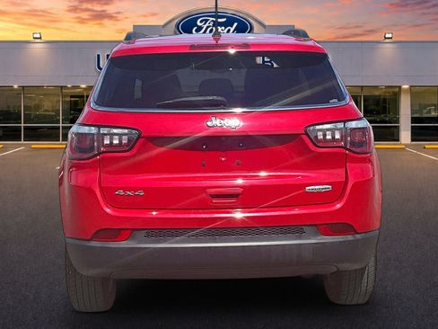 Used 2017 Jeep Compass Latitude w/ Cold Weather Group AWD/4WD image 4