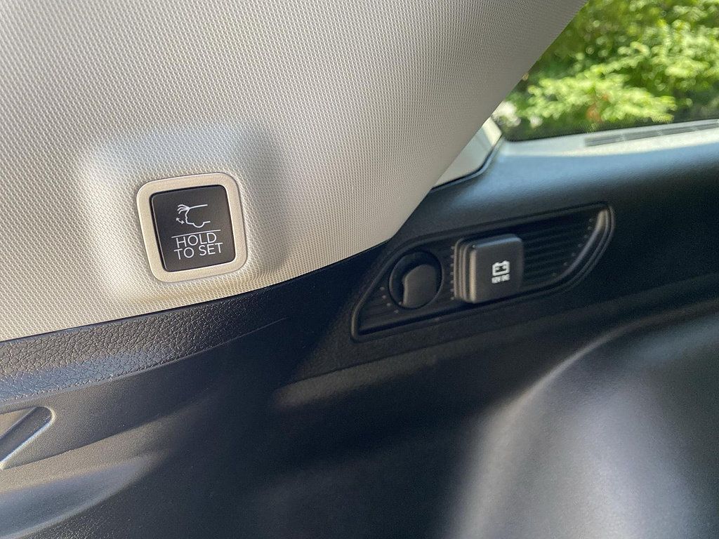 Used 2023 Jeep Grand Cherokee Limited AWD/4WD image 14