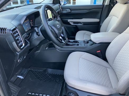 Used 2025 Ford Ranger XLT w/ Chrome Accent Package image 13