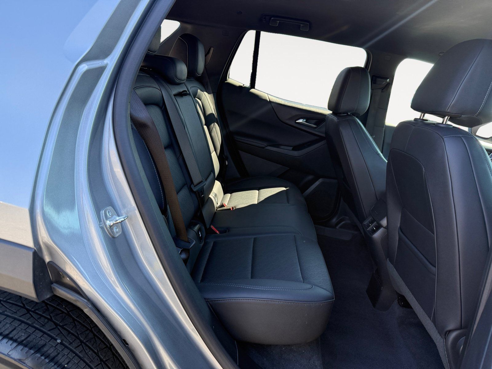 Used 2025 Chevrolet Equinox LT w/ Convenience Package II FWD image 18