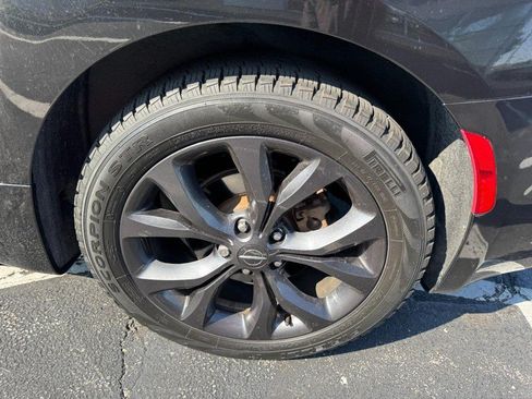 Used 2019 Chrysler Pacifica Touring Plus w/ Advanced Safetytec Group FWD image 6