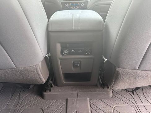 Used 2021 Chevrolet Traverse LT FWD image 13