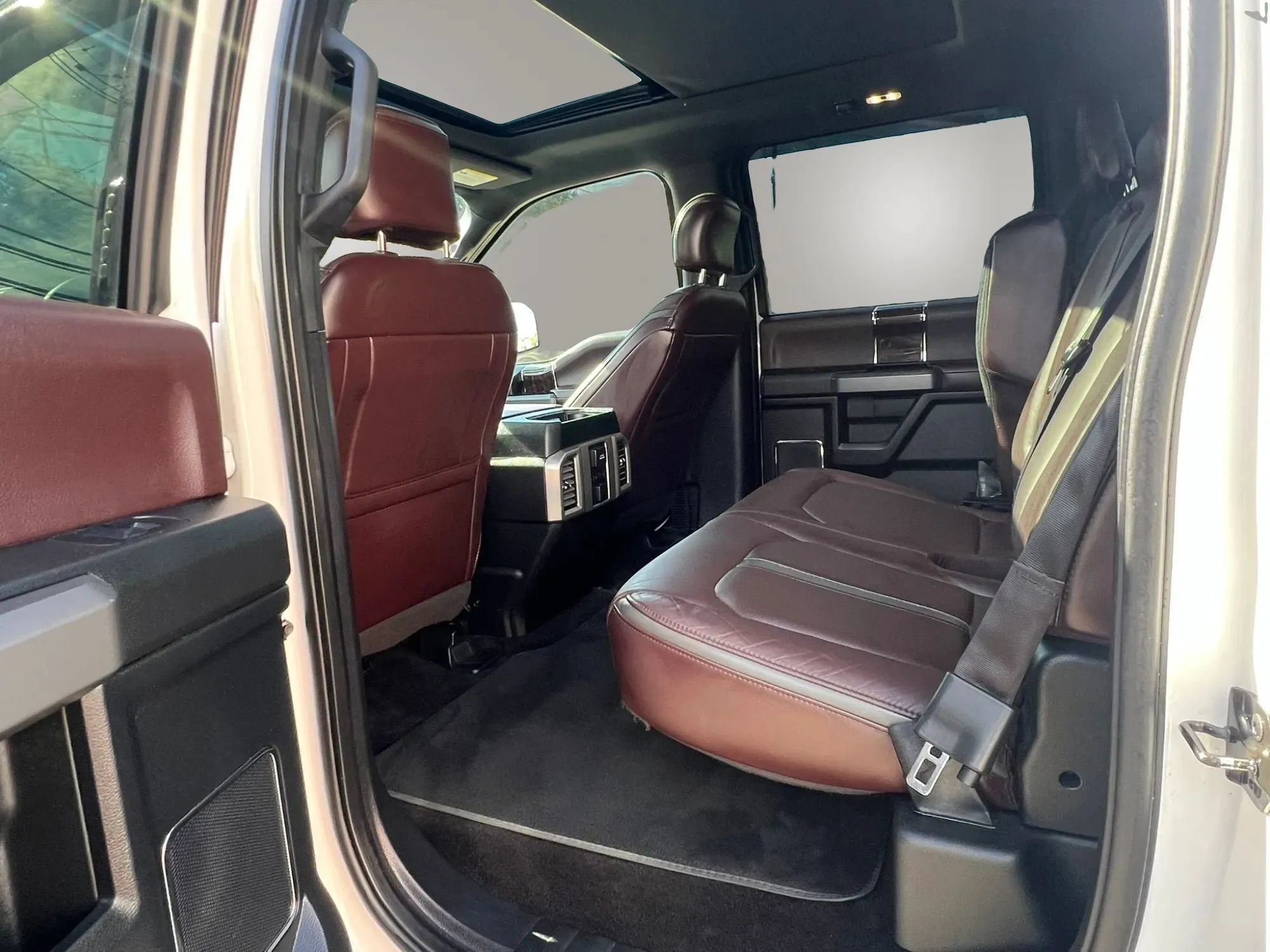 Used 2015 Ford F150 Platinum w/ Equipment Group 701A Luxury AWD/4WD image 27