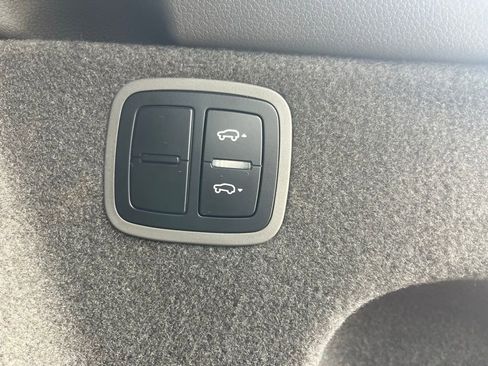 Used 2024 Porsche Macan GTS image 17