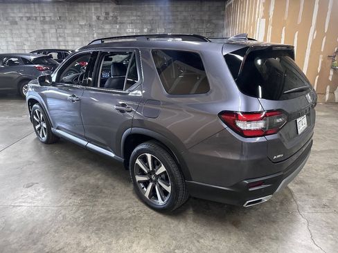 Used 2023 Honda Pilot Touring image 5