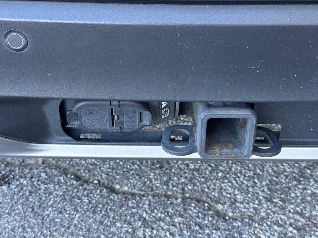 Used 2023 Ford Explorer XLT w/ Equipment Group 202A AWD/4WD image 8
