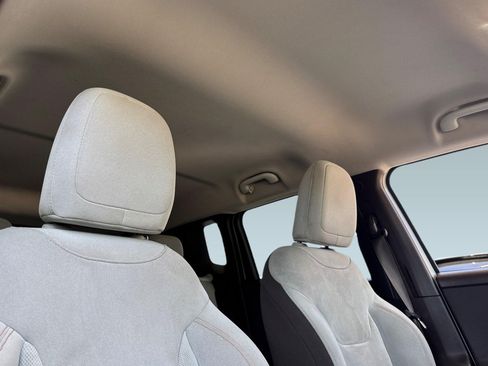 Used 2016 Jeep Renegade Latitude FWD image 24
