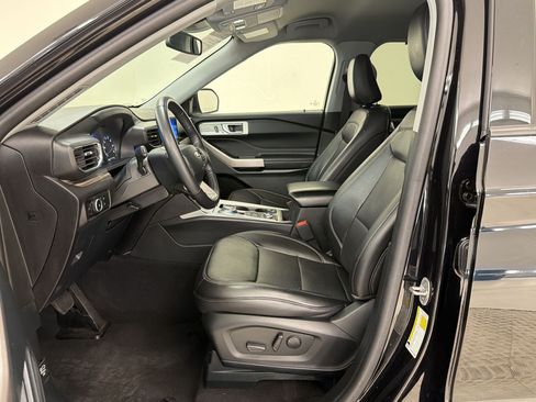 Certified 2024 Ford Explorer Limited AWD/4WD image 5