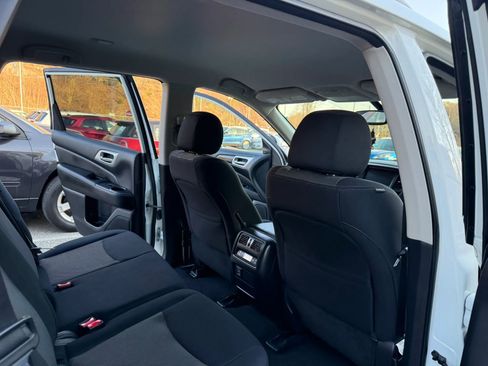 Used 2018 Nissan Pathfinder SV w/ SV Tech Package image 13