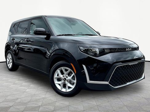 Used 2024 Kia Soul LX w/ Option Group 015 FWD image 3