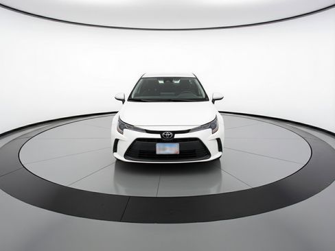 Used 2025 Toyota Corolla LE FWD image 2