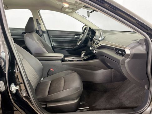 Used 2024 Nissan Altima 2.5 SV image 25