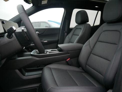 New 2026 Chevrolet Equinox LT w/ Convenience Package II AWD/4WD image 4