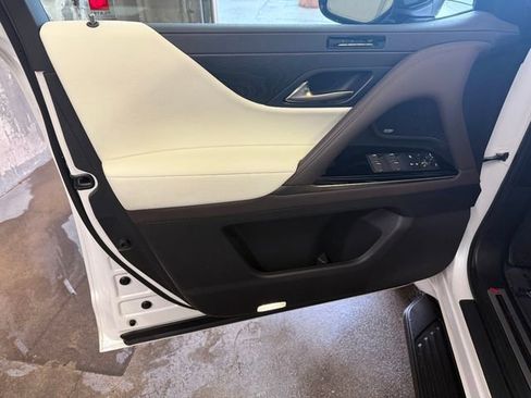 Certified 2022 Lexus LX 600 4WD w/ Luxury Package image 12