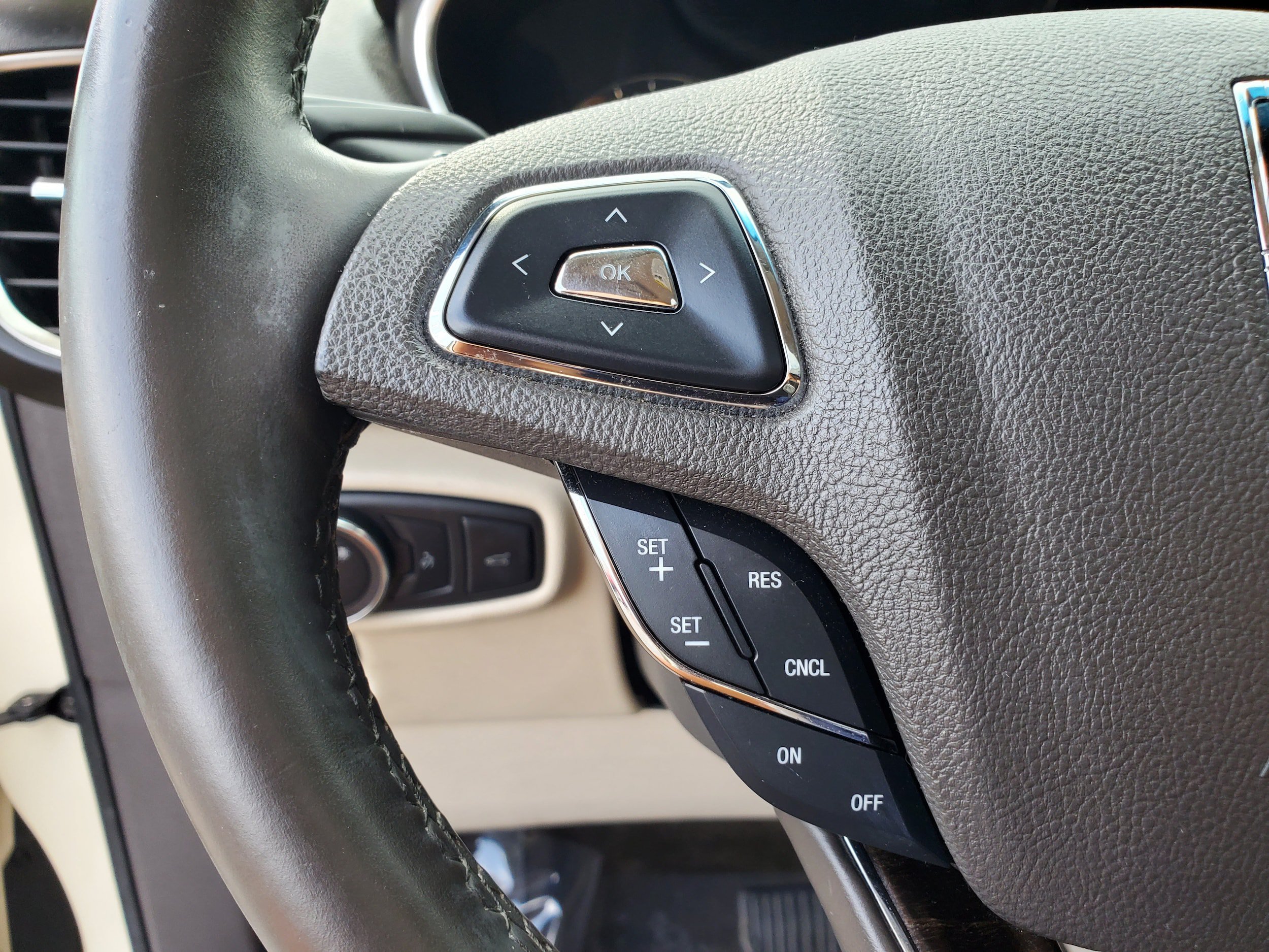 Used 2016 Lincoln MKX Reserve w/ Technology Package FWD image 17